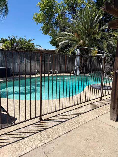 Exterior - 168 W Indianapolis Ave, Clovis, CA 93612 photo 4 of 6