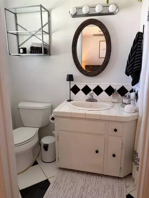 Bath - 168 W Indianapolis Ave, Clovis, CA 93612 photo 2 of 3