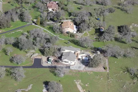 View/Area - 33099 Road 800, Raymond, CA 93653 photo 1 of 10