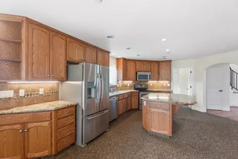 Kitchen - 33099 Road 800, Raymond, CA 93653 photo 2 of 4