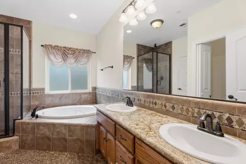 Bath - 33099 Road 800, Raymond, CA 93653 photo 2 of 4