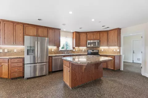 Kitchen - 33099 Road 800, Raymond, CA 93653 photo 3 of 4