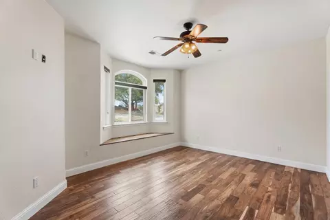 Living - 33099 Road 800, Raymond, CA 93653 photo 6 of 8