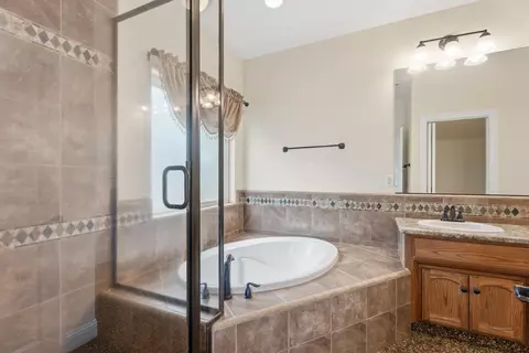 Bath - 33099 Road 800, Raymond, CA 93653 photo 3 of 4