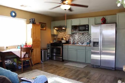 Kitchen - 29146 Avenue 16 14, Madera, CA 93636 photo 3 of 6