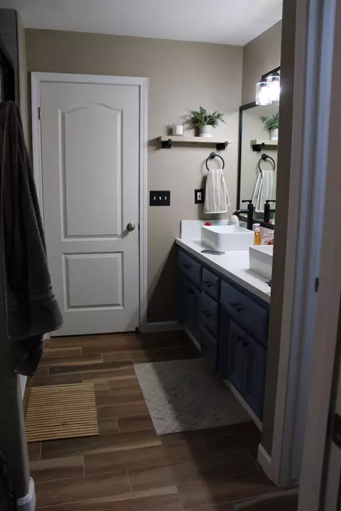 Bath - 29146 Avenue 16 14, Madera, CA 93636 photo 3 of 6