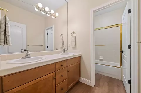Bath - 2658 Purvis Ave, Clovis, CA 93611 photo 5 of 6