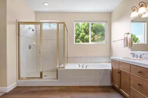 Bath - 2658 Purvis Ave, Clovis, CA 93611 photo 3 of 6