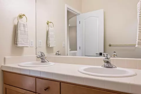Bath - 2658 Purvis Ave, Clovis, CA 93611 photo 6 of 6