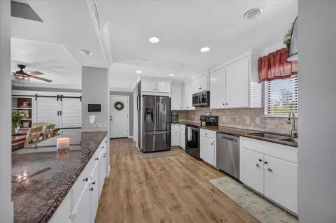 Kitchen - 16935 Karen Rd, Madera, CA 93636 photo 3 of 4
