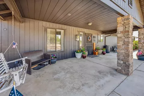 Exterior - 16935 Karen Rd, Madera, CA 93636 photo 4 of 10