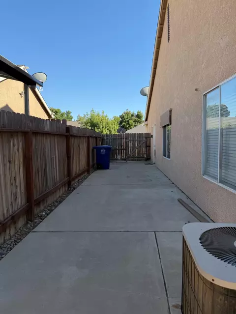 Exterior - 2764 Holt Ave, Sanger, CA 93657 photo 9 of 10