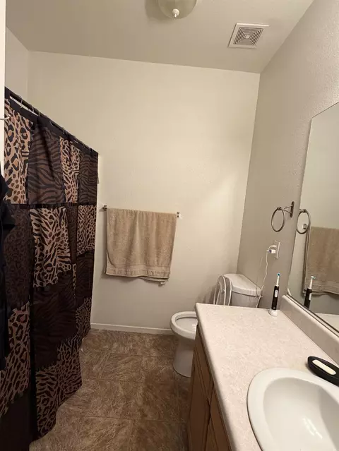 Bath - 2764 Holt Ave, Sanger, CA 93657 photo 6 of 6