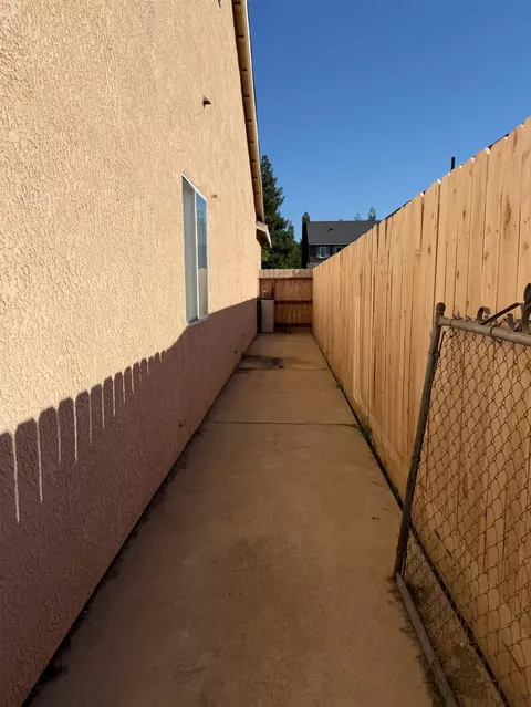 Exterior - 2764 Holt Ave, Sanger, CA 93657 photo 7 of 10