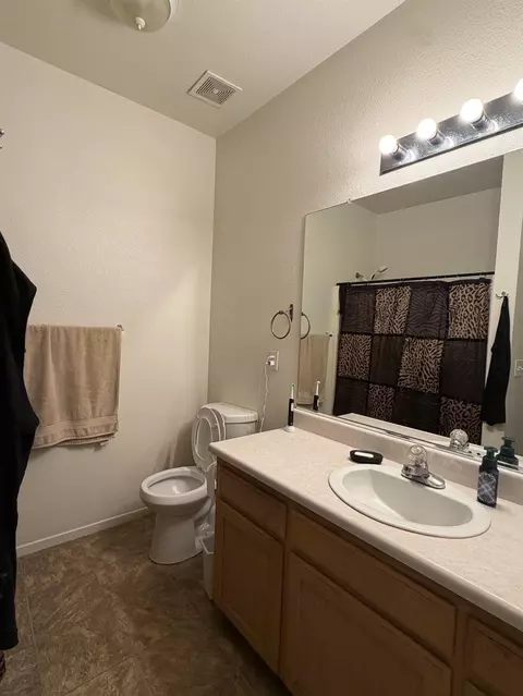 Bath - 2764 Holt Ave, Sanger, CA 93657 photo 5 of 6