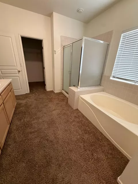 Bath - 2764 Holt Ave, Sanger, CA 93657 photo 2 of 6