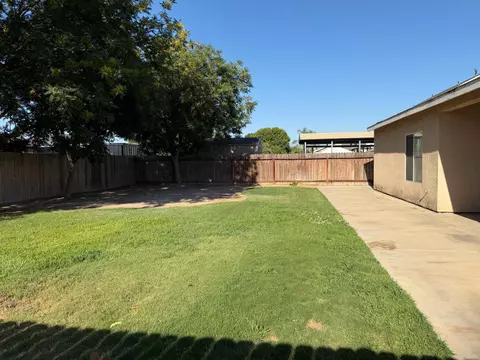 Exterior - 2764 Holt Ave, Sanger, CA 93657 photo 8 of 10
