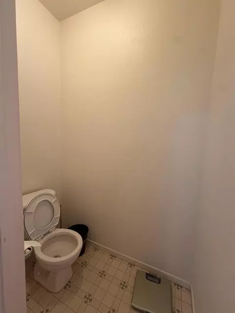 Bath - 2764 Holt Ave, Sanger, CA 93657 photo 4 of 6