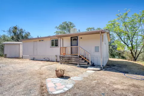 33298 Wahoo Ln, Auberry, CA 93602