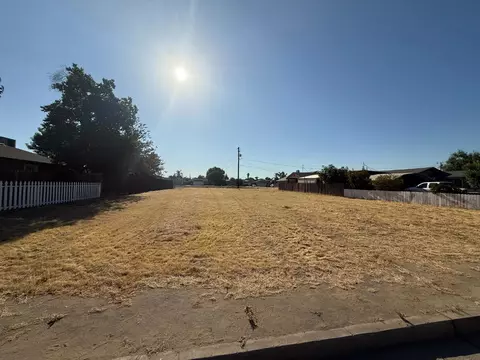 800 Whitney, Dinuba, CA 93618 photo 1
