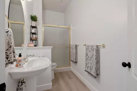 Bath - 2715 Bellaire Ave, Clovis, CA 93611 photo 1 of 5