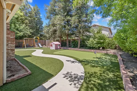 Exterior - 2715 Bellaire Ave, Clovis, CA 93611 photo 7 of 9