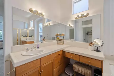 Bath - 2715 Bellaire Ave, Clovis, CA 93611 photo 4 of 5