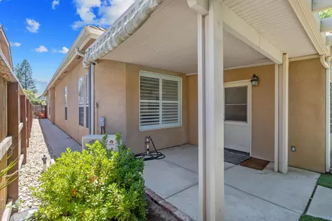 Exterior - 2715 Bellaire Ave, Clovis, CA 93611 photo 8 of 9