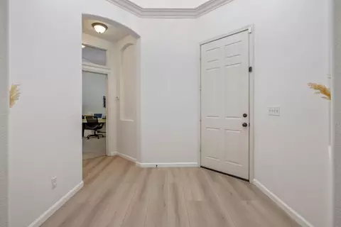 Entry Way - 2715 Bellaire Ave, Clovis, CA 93611 photo 1 of 6