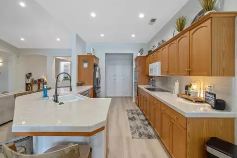 Kitchen - 2715 Bellaire Ave, Clovis, CA 93611 photo 1 of 3