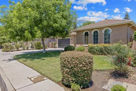 Exterior - 2715 Bellaire Ave, Clovis, CA 93611 photo 2 of 9