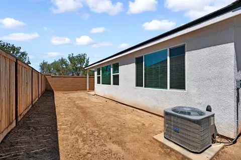 Exterior - 3921 Buttercup Rd, Madera, CA 93636 photo 4 of 5