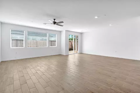 Living - 3921 Buttercup Rd, Madera, CA 93636 photo 1 of 4