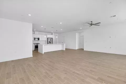 Living - 3921 Buttercup Rd, Madera, CA 93636 photo 3 of 4