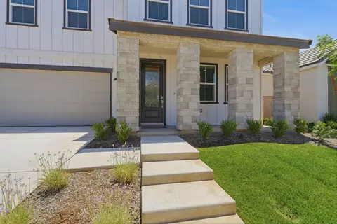 Exterior - 3937 Buttercup Rd, Madera, CA 93636 photo 4 of 10