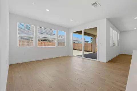 Living - 3937 Buttercup Rd, Madera, CA 93636 photo 6 of 10