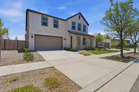 Exterior - 3937 Buttercup Rd, Madera, CA 93636 photo 2 of 10