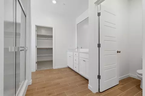 Bath - 3937 Buttercup Rd, Madera, CA 93636 photo 3 of 3