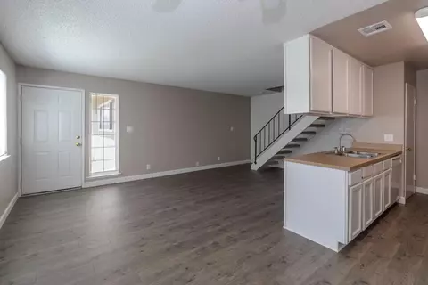 471 W Santa Ana Ave #2, Clovis, CA 93612 photo 4