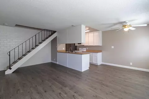 471 W Santa Ana Ave #2, Clovis, CA 93612 photo 2