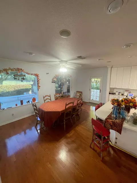 Dining - 8163 N Armstrong, Clovis, CA 93619 photo 2 of 2