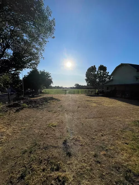 Exterior - 8163 N Armstrong, Clovis, CA 93619 photo 2 of 5
