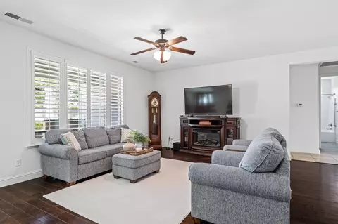 3863 Serena Ave, Clovis, CA 93619 photo 6