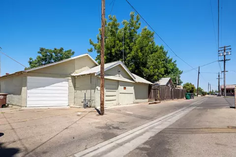 Exterior - 610 P St, Sanger, CA 93657 photo 5 of 5