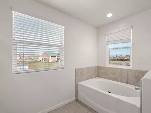 Bath - 3047 Austin Ln, Clovis, CA 93619 photo 7 of 9
