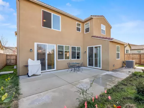 Exterior - 3047 Austin Ln, Clovis, CA 93619 photo 3 of 6