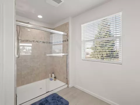 Bath - 3047 Austin Ln, Clovis, CA 93619 photo 8 of 9