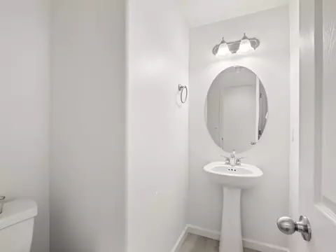 Bath - 3047 Austin Ln, Clovis, CA 93619 photo 3 of 9