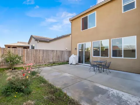 Exterior - 3047 Austin Ln, Clovis, CA 93619 photo 4 of 6