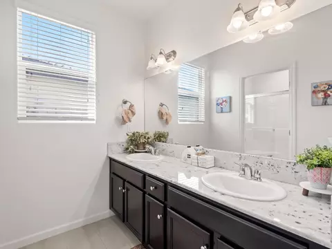 Bath - 3047 Austin Ln, Clovis, CA 93619 photo 1 of 9